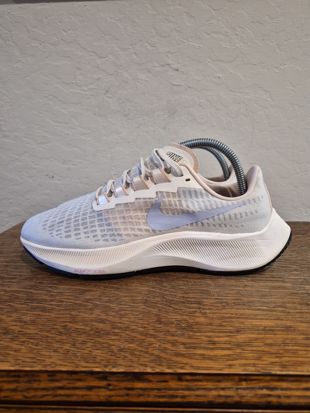 Nike Air Zoom Pegasus 37 Athletic Running Shoes 
Women's Size US 8.5